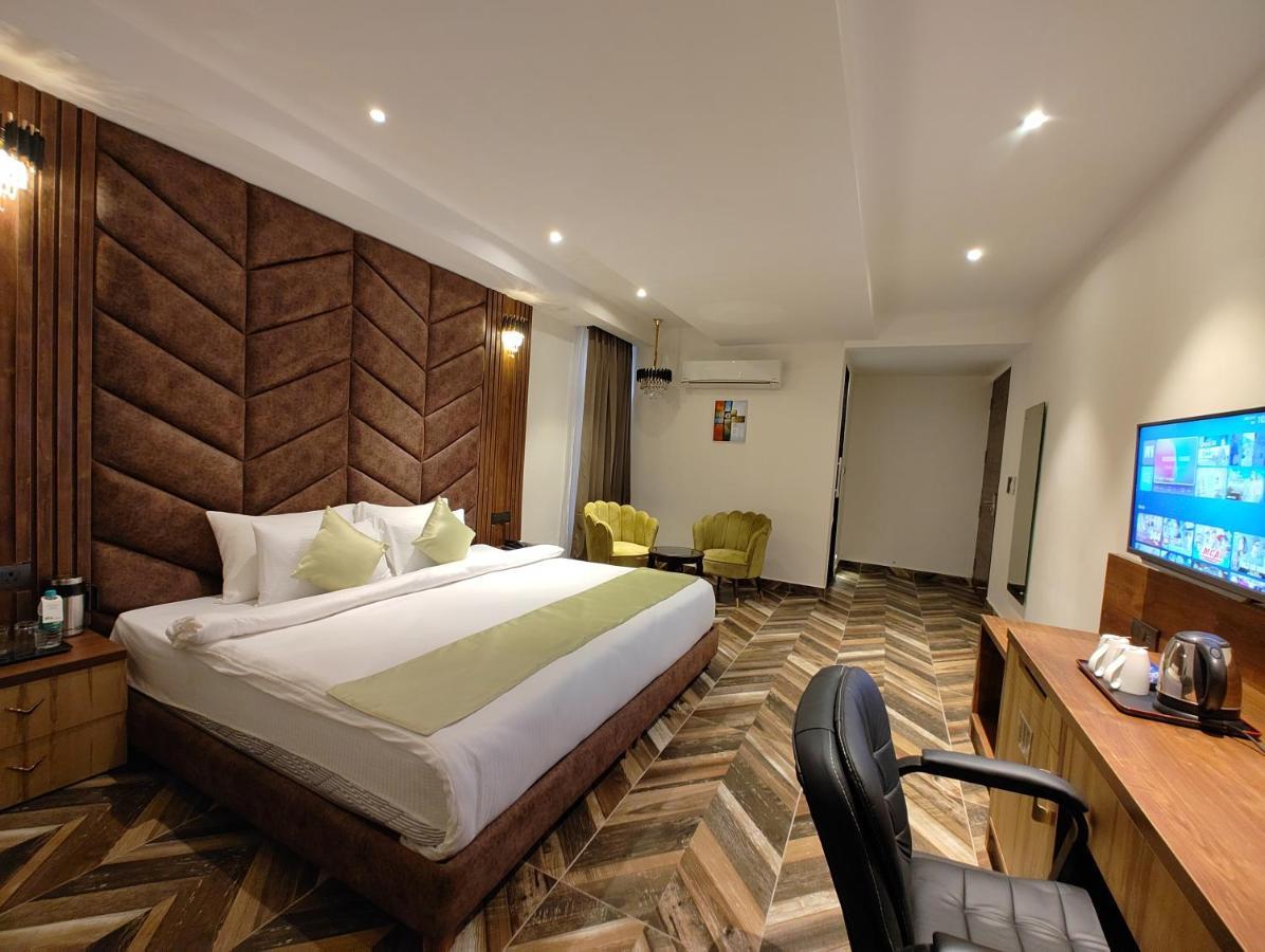 Grand Luxotica By Dls Hotels Dehradun Esterno foto