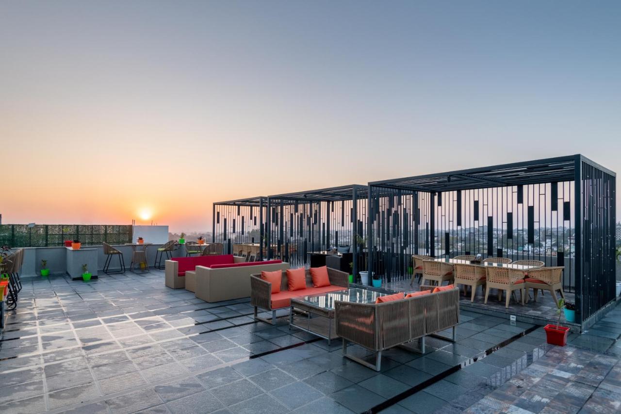 Grand Luxotica By Dls Hotels Dehradun Esterno foto